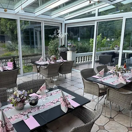 Schwanenweiher 호텔 3*