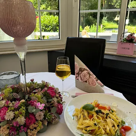 Schwanenweiher Отель 3*